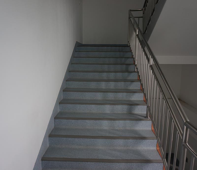 塑胶楼梯橡胶地板